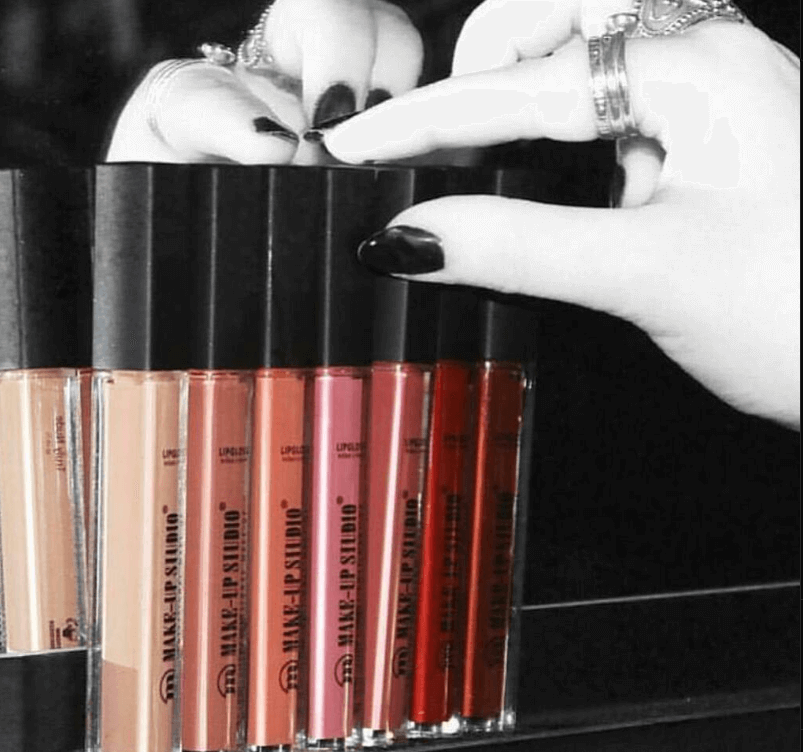 Make-Up Studio Paint Gloss надолго поселится в вашей косметичке!  Невероятно стойкий, он будет держаться на губках долгое время.