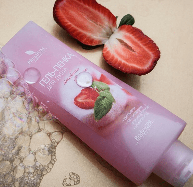 Гель-пенка для душа «Strawberries & Cream» Воздушная клубнично-сливочная пенка окунает в свежий аромат ягодной поляны.