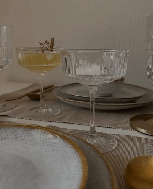 Бокал из прозрачного стекла, с рисунком