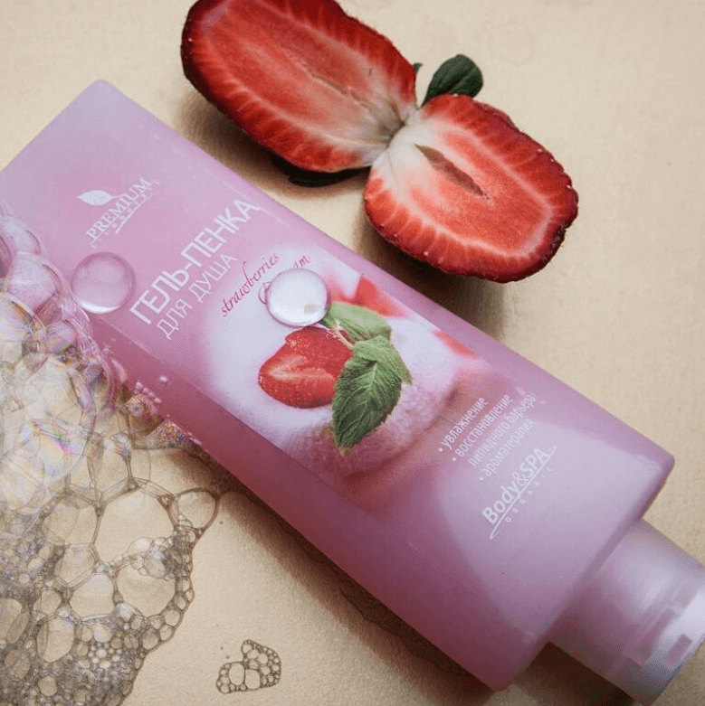 Гель-пенка для душа «Strawberries & Cream» Воздушная клубнично-сливочная пенка окунает в свежий аромат ягодной поляны.