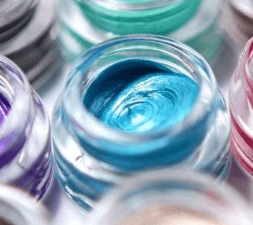 Стойкий кремовый мусс MAKE UP STUDIO. Широкая палитра светящихся теней для соблазнительных глаз.