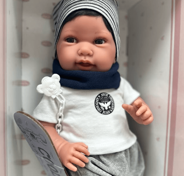 Чудесный малыш. Прекрасный подарок Мягкий винил, покрытие Софт Тач придает характерную бархатистость, благодаря чему приятно прикасаться к младенцу.