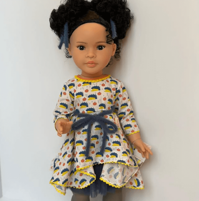 Роскошная куколка 60 см.Выполнена из винила высокого качества, который имеет легкий и приятный аромат ванили. Размер: 60 см