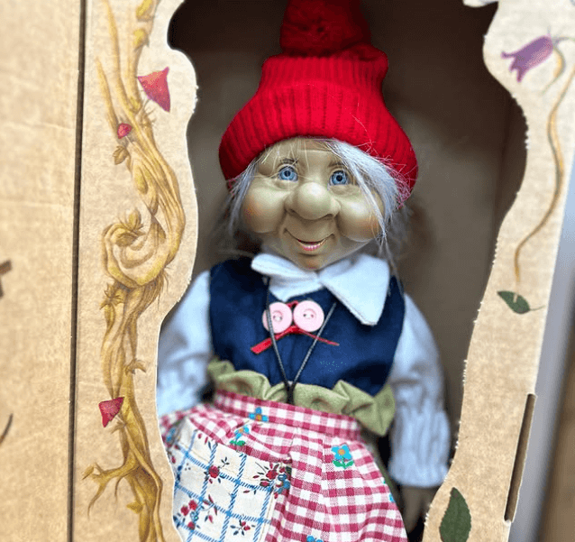 Эльф добрый хороший подарок детям Эльфы очень загадочные существа, и комплименты они преподносят так же необычно.