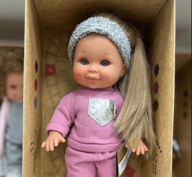 Кукла Бетти  в спартивной одежде Испанское качество куколки соответствует европейским стандартам экологии и безопасности.