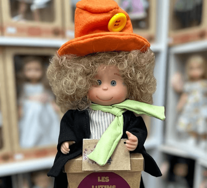 Lyutiny (Лютины) - в переводе с французского означает «домовые». Кукла Poppy подарит надежду.