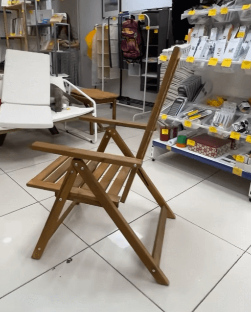 Кресло Нэммаро из массива акации с регулируемой спинкой