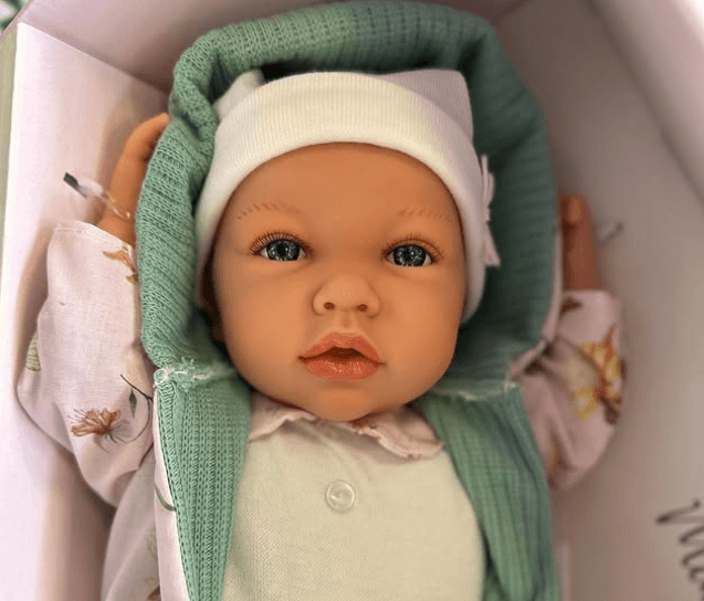 Производство кукол осуществляется только в Испании, для изготовления продукции используются материалы высокого качества, 🍭Вкусно пахнет ванилькой. 🍭Размер: 45 см.