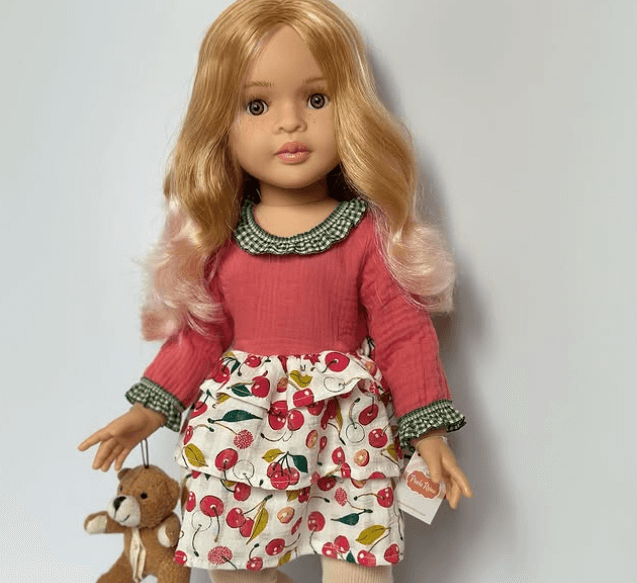 Роскошная куколка 60 см.Выполнена из винила высокого качества, который имеет легкий и приятный аромат ванили.