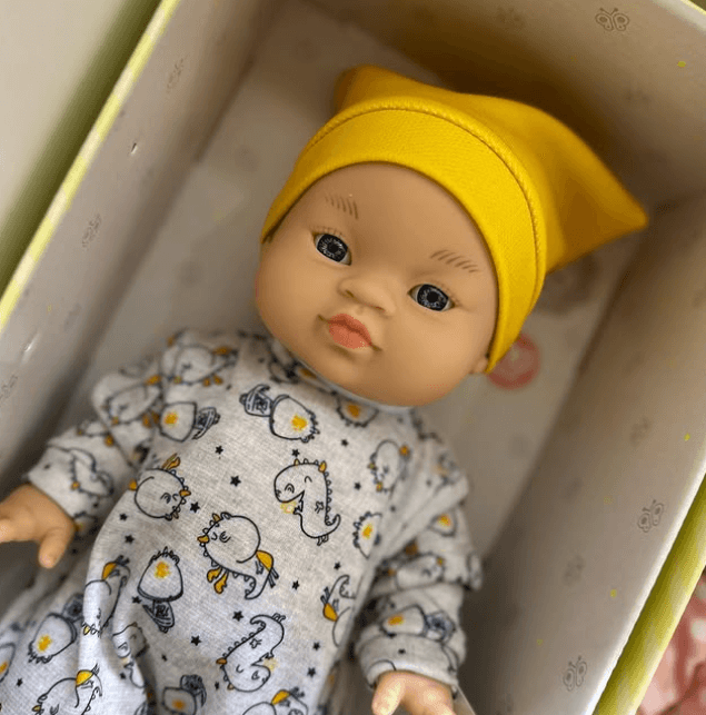 Пупс в желтой шапочке 🍭Вкусно пахнет ванилькой. 🍭Размер: 34 см.