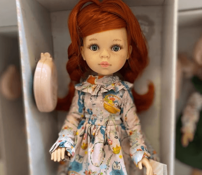 Красавица с красными волосами  Шарнирная красавица🥰🍭Размер: 32 см 🍭Имеет легкий аромат ванили