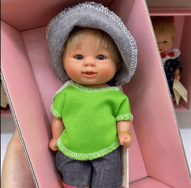 Пупс гном ягодка💙Размер: 21 см. 💙Упакована в роскошную фирменную коробку.