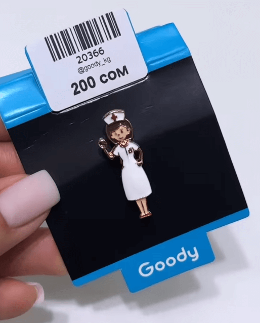 Брошь "Медсестра с лекарством" маленький