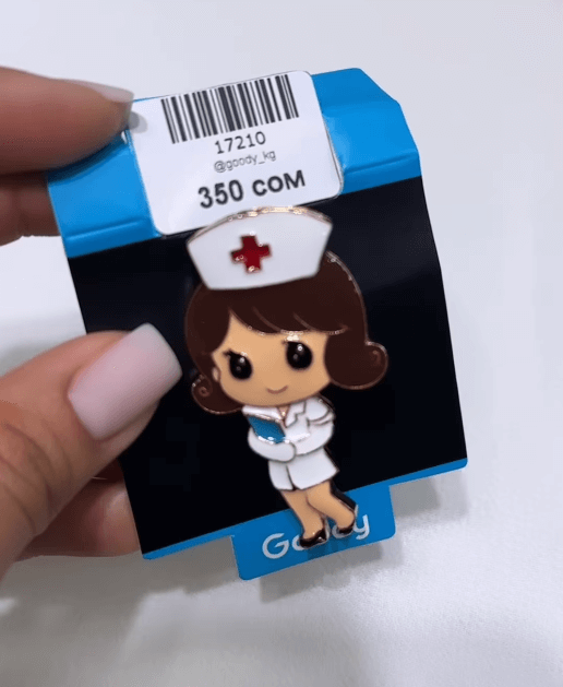 Брошь "Медсестра кокетка"