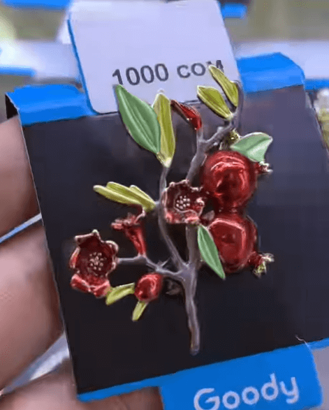 Брошь "Ветка граната с цветами"