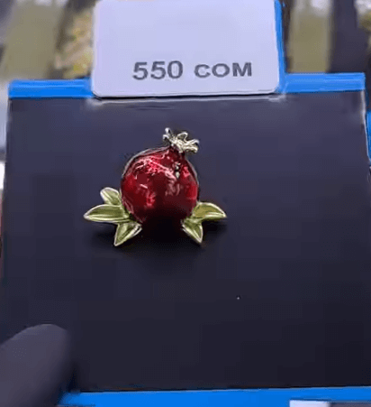 Брошь "Гранат с листьями"  маленький