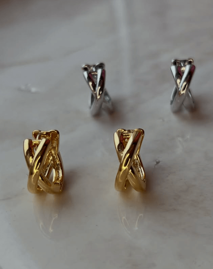 Серьги в виде перекрестившихся колец