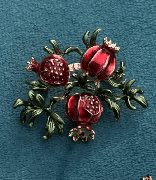 Брошь "Ветка с тремя гранатами"