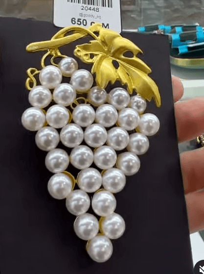 Брошь "Гроздь жемчужного винограда"