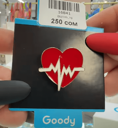 Брошь "Бьющееся сердце" на тему медицины