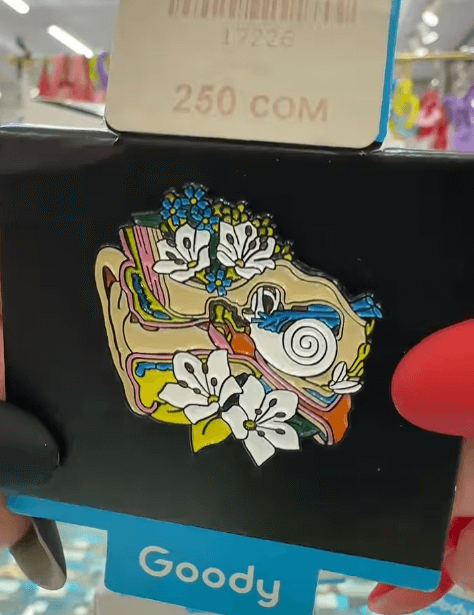 Брошь "Ухо" на тему медицины, для Лора