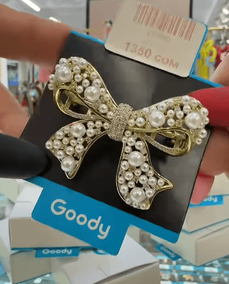 Брошь "Бантик из жемчужин"