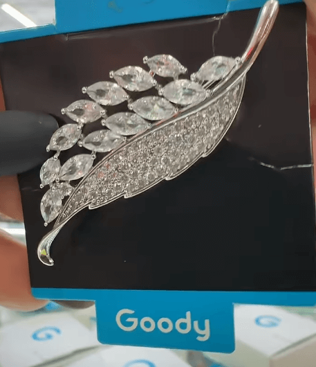 Брошь "Лист" серебряного цвета