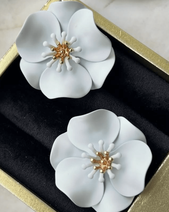 Серьги Цветы персика цвет белый крупный
