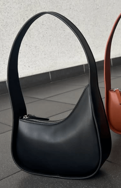 Небольшая сумочка с асимметрией цвет черный