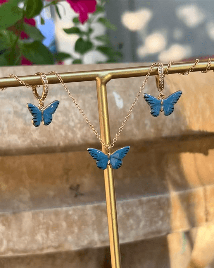 Набор с голубыми бабочками, серьги и цепочка с кулоном