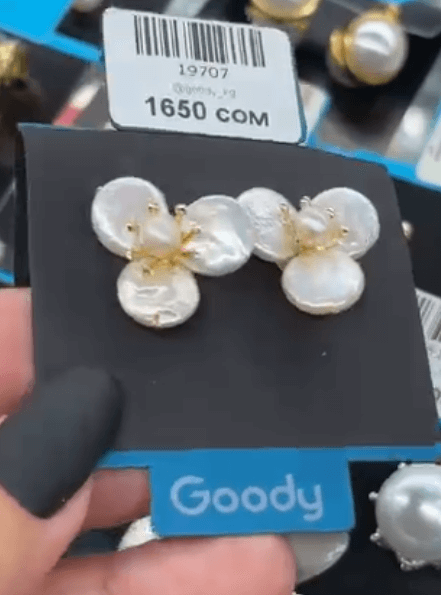 Жемчужная сережка Белый цветок