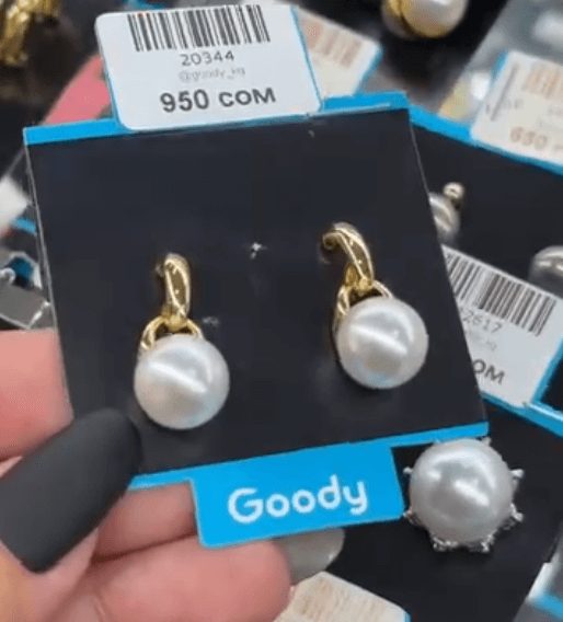 Жемчужная сережка под золото