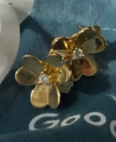 Набор серьги и колье в нежных цветочных мотивах