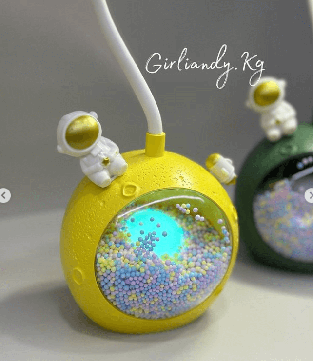 Настольный светильник-ночник + точилка "Космонавт на луне"