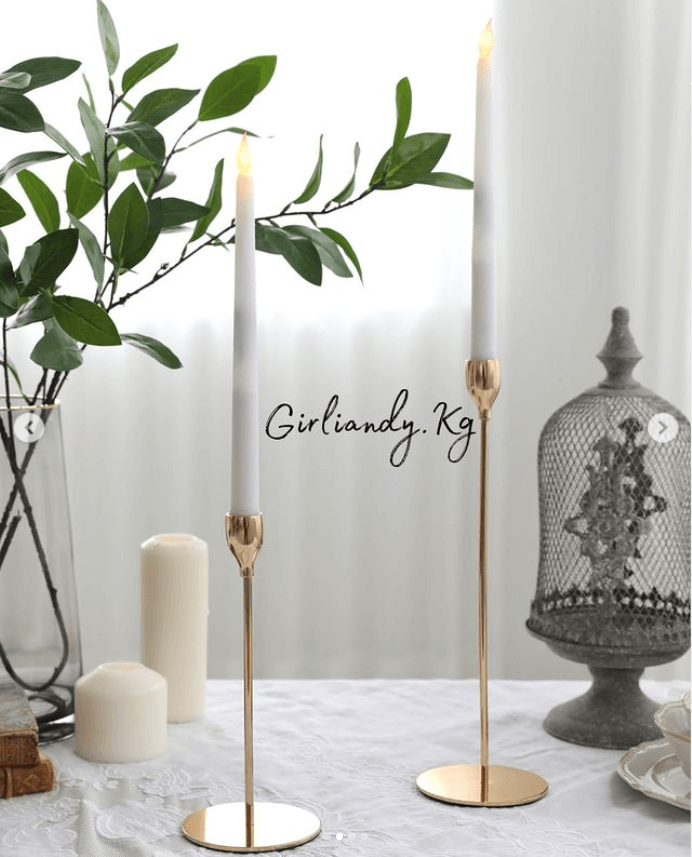 Электронные свечи тонкие на длинном подсвечнике