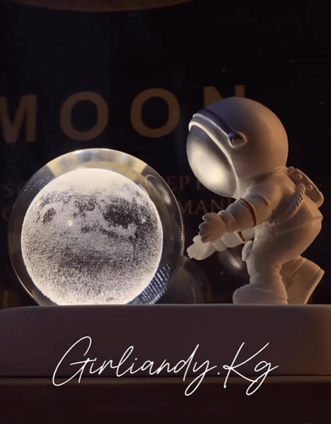 Ночник «Космонавт и хрустальный шар»