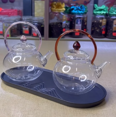 Боросиликатное стекло, можно ставить на электроплиту .и газ.