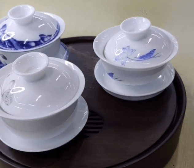 Гайвань —  традиционная китайская посуда для чаепития.