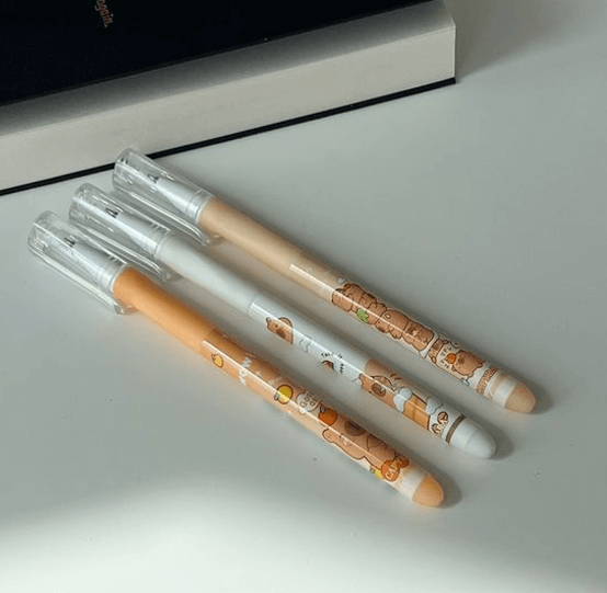 сТИЛЬНЫЕ РУЧКИ С СИНЕЙ ПАСТОЙ И МАГИЧЕСКИМ СТИРАЮЩИМ ЭФФЕКТОМ.