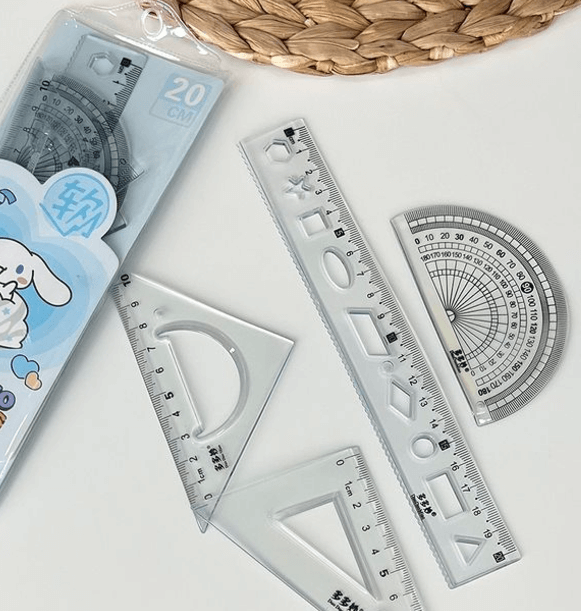 Наборы линеек в стильных пеналах .