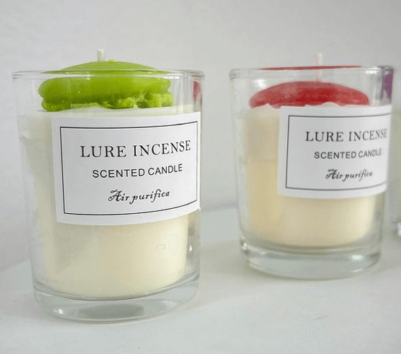 Уютные милые свечи и араматные