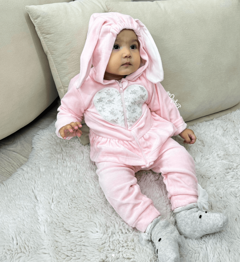 Тройка Велюр для новорожденных  с заячьими ушками на капюшоне