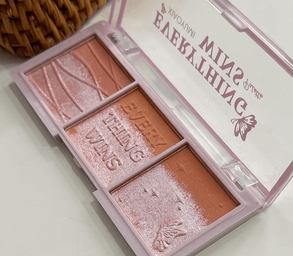 Нежная палетка румян с лёгким шиммером