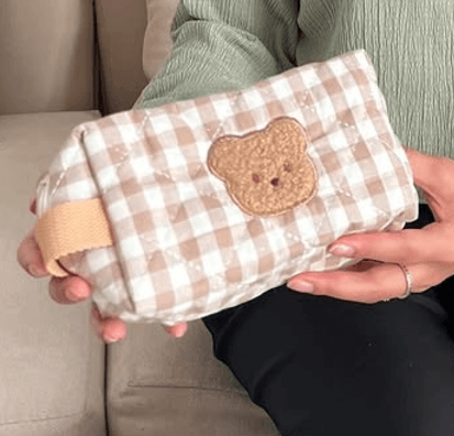 Безумного милый и функциональный пенал в клетку с пушистым мишкой