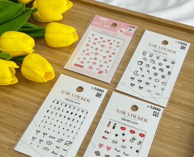 Наклейки для маникюра