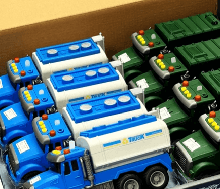 Компактный пластиковый мусоровоз