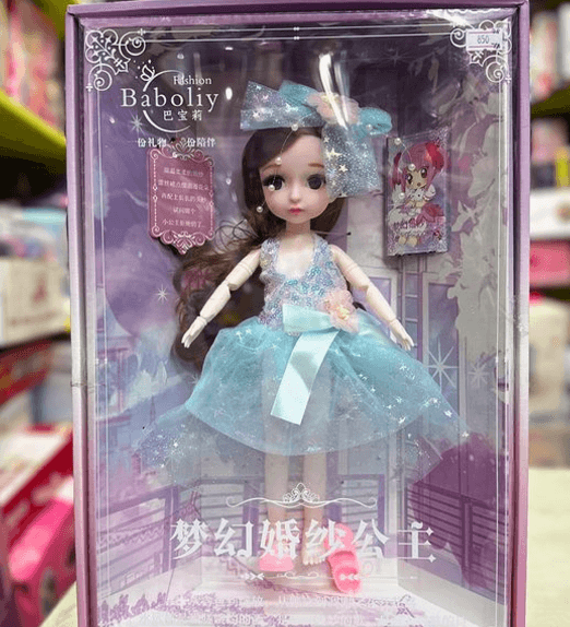 Кукла в голубом платье