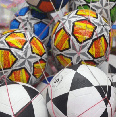 фирменные кожаные мячи различных футбольных клубов