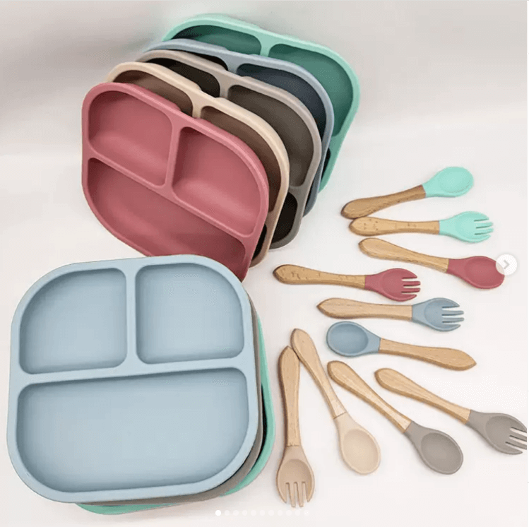 Тарелка силиконовая секционная на присоске с приборами детская