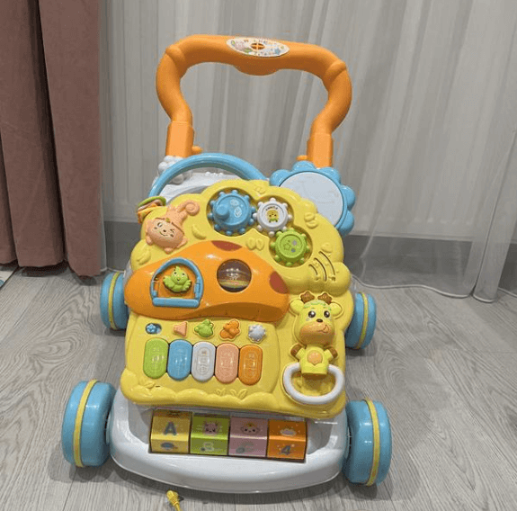Детские ходунки-каталка игровой центр 3 в 1 развивающий столик